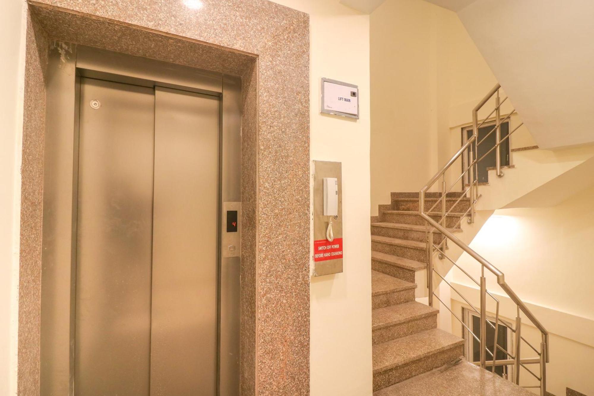 גורגאון Super Hotel O Comfort Residency Near Artemis Hospital מראה חיצוני תמונה